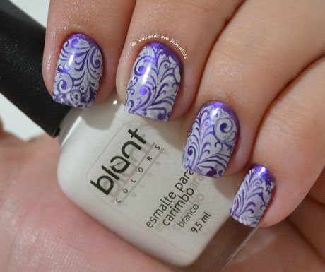 Unhas carimbadas com Konad m89