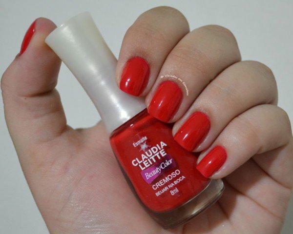 Unhas com Esmalte Claudia Leitte Beijar na Boca