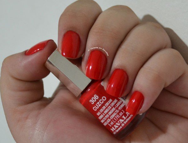 Unhas com Esmalte Mavala Cuzco