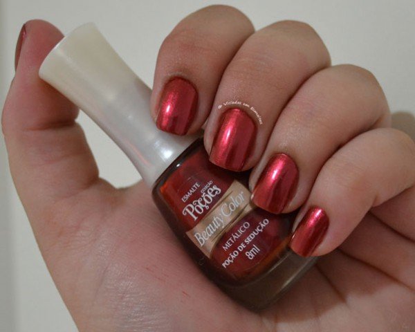 Unhas com Esmalte Beauty Color Poção de Sedução