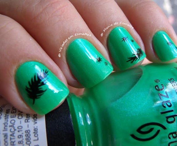 Unhas com Esmalte China Glaze In The Lime Light