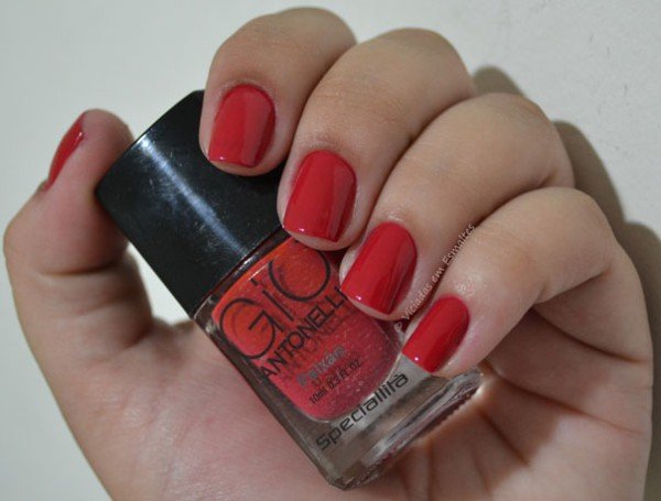 Unhas com Esmalte Gio Antonelli Paixão