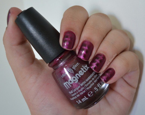 Unhas com Esmalte Magnético China Glaze