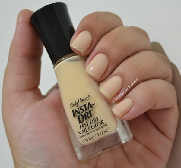 Unha com esmalte Sally Hansen