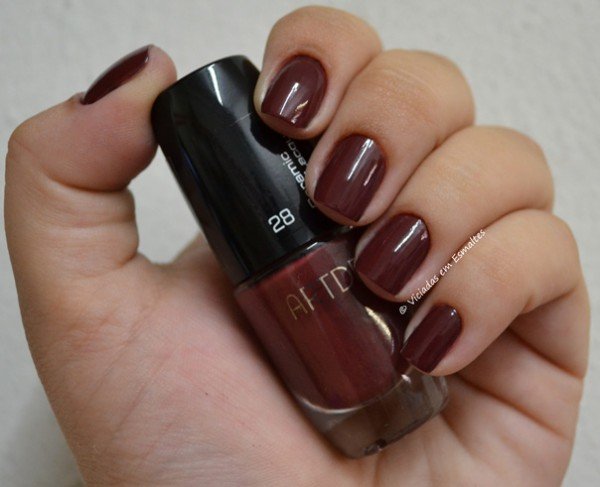 Unhas com Esmalte Artdeco 28