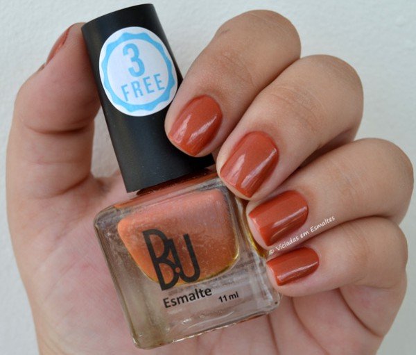 Unhas com Esmalte B.U Jericoacoara