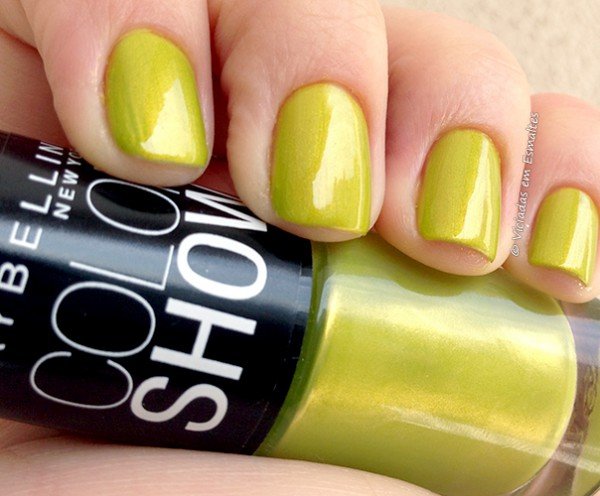 Unhas com Esmalte Maybelline Color Show 