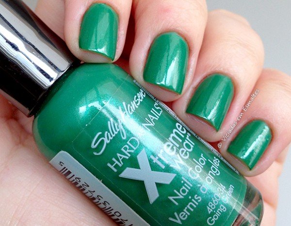 Unhas com Esmalte Sally Hansen Going Green
