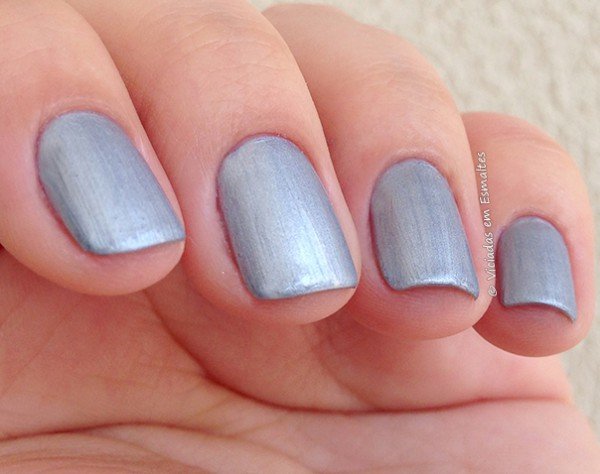 Unha com Esmalte Pop Up Store Aluminum