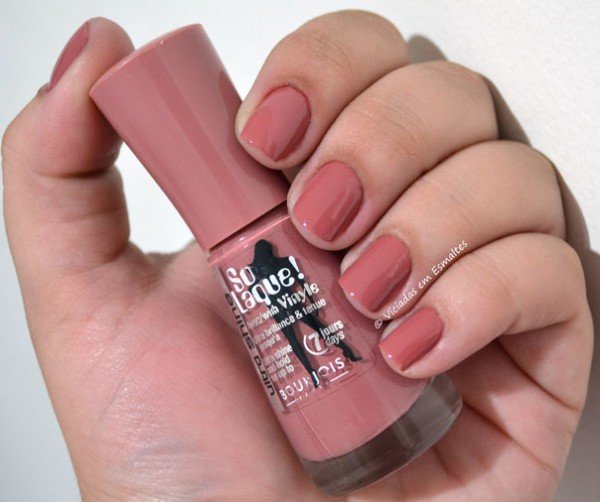 Unhas com Esmalte Bourjois