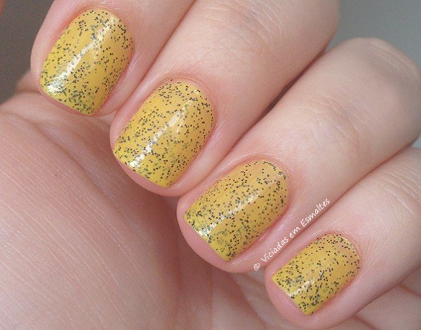 Unhas com Esmalte Colorama Pitadinha