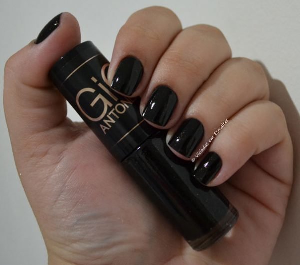 Unhas com Esmalte Gio Antonelli Paz Interior