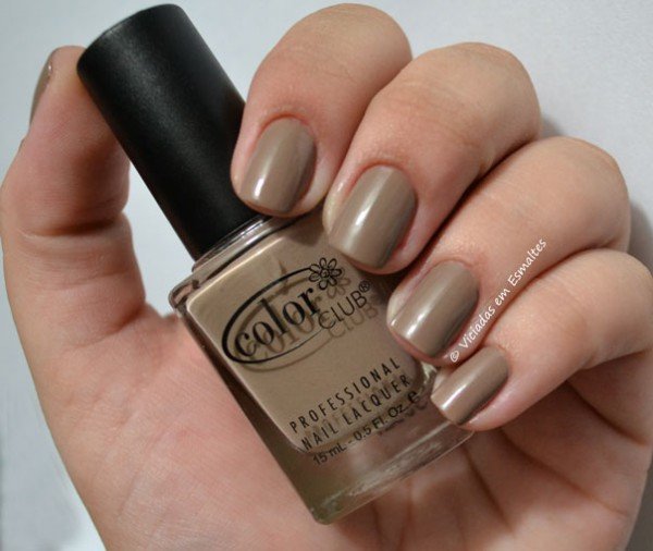 Unhas com Esmalte Color Club Soft as Cashmere