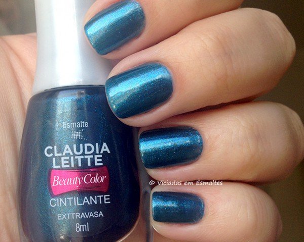 Unhas com Esmalte Claudia Leitte Exttravasa