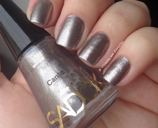 Unhas com Esmalte Sadok Cante