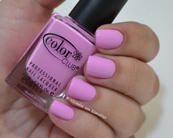 Unhas com Esmalte Color Club Wicker  Park