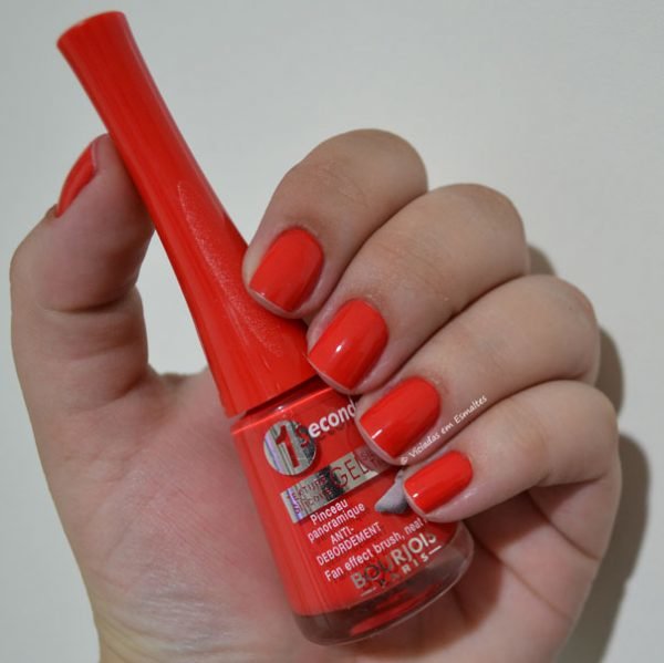 Unhas com Esmalte Bourjois Rouge Poppy T10