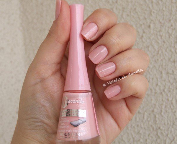 Unhas com Esmalte Bourjois Rose Delicat