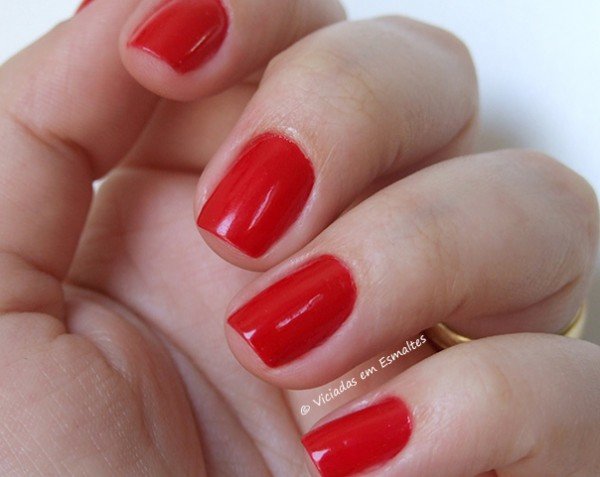 Unhas com Esmalte Bourjois Rouge Cassino