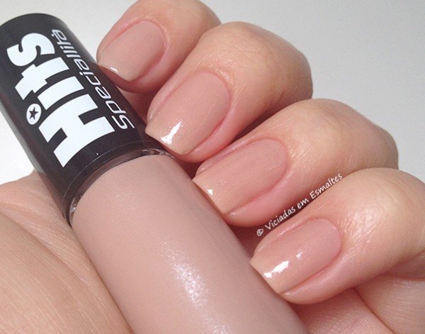 Unhas com Esmalte Hits De Coração Leve