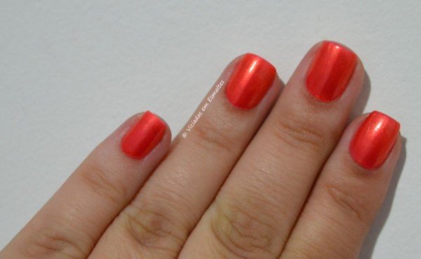 Unhas com Esmalte Perfumado Revlon Orange Pop