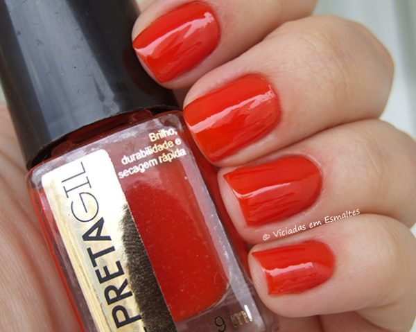Unhas com Esmalte Preta Gil Vermelho Esquentando