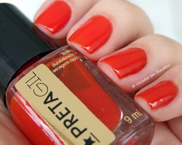 Testando o Esmalte Preta Gil Vermelho Esquentando