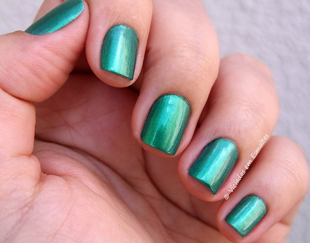 Unhas com Esmalte Big Universo Rheita