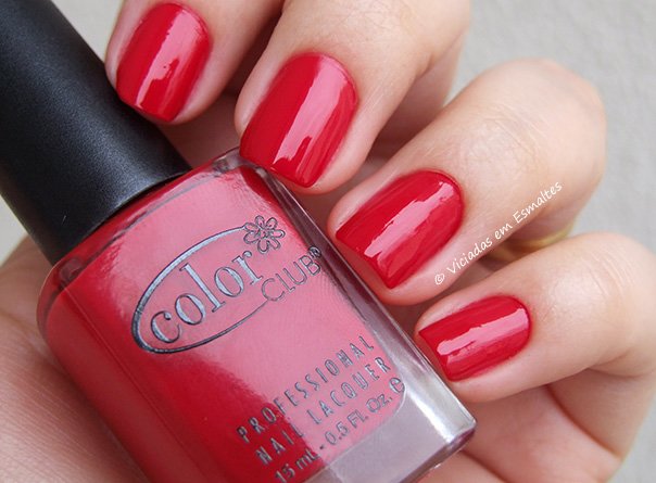 Testando o Esmalte Color Club Mamba nas unhas
