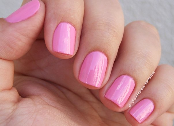 Unhas com Esmalte Preta Gil Chama a Preta