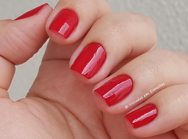 Unhas com Esmalte Anitta A Fila Anda