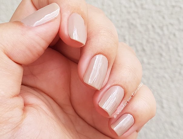 Unhas com Esmalte Colorama Gio Antonelli Bom Dia Com Amor