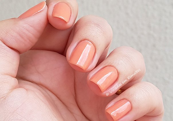 Unhas com Esmalte Ana Hickmann Orquidea