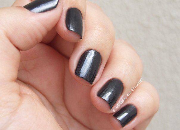 Unhas com Esmalte Preta Gil Aluminium