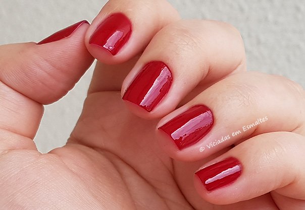Unhas com Esmalte Anitta Me Beija