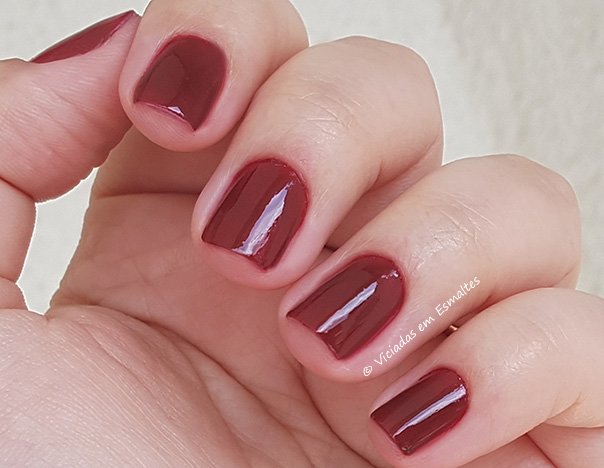 Unhas com o Esmalte Capricho Vai ter Selfie