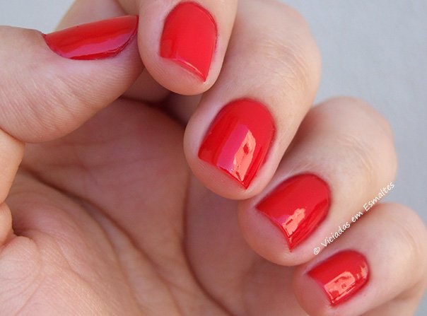 Unhas com Esmalte Preta Gil Crazy
