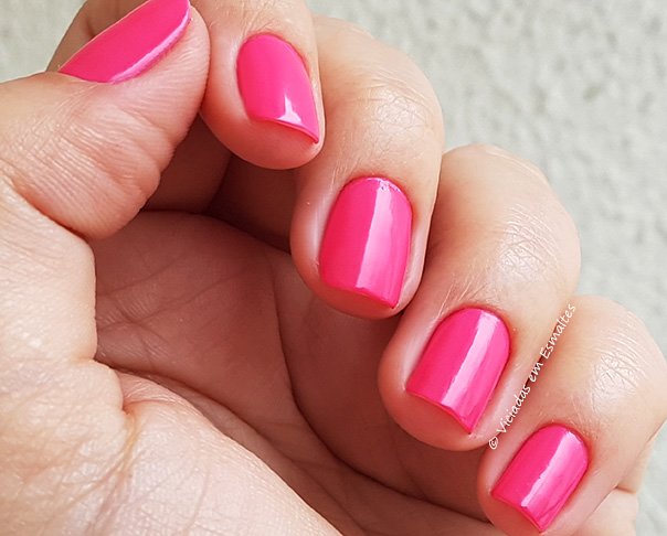 Unhas com Esmalte Impala Plano Perfeito