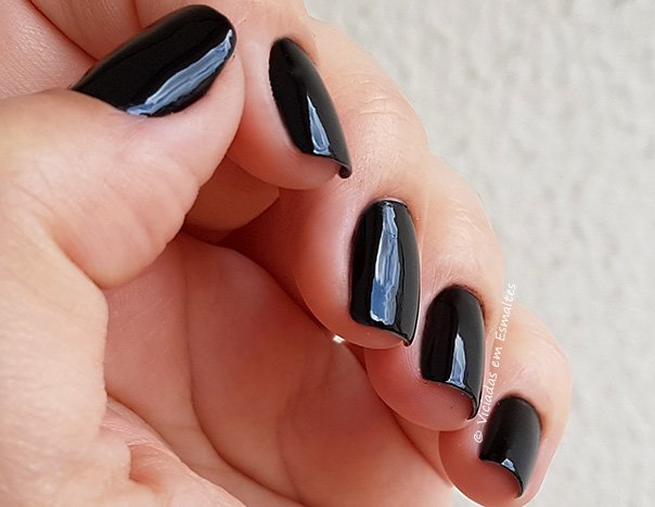 Unhas com Esmalte Juliana Paes Qualquer Um