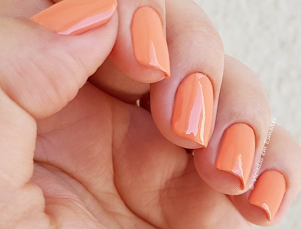 Teste do Esmalte Revlon Privileged 715 nas Unhas