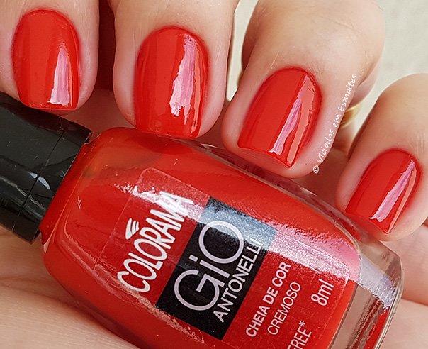 Unhas com esmalte Gio Antonelli