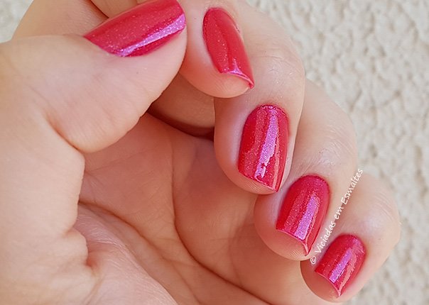 Unhas com Esmalte Anitta Basic