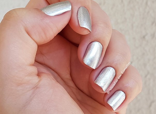 Unhas com Esmalte Capricho Que Poder