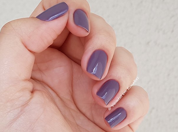 Unhas com Esmalte Impala Audrey