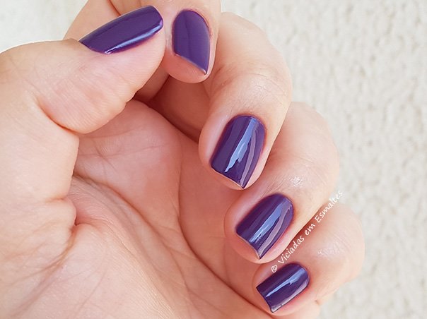 Unhas com Esmalte Impala Sandy Dedilhada
