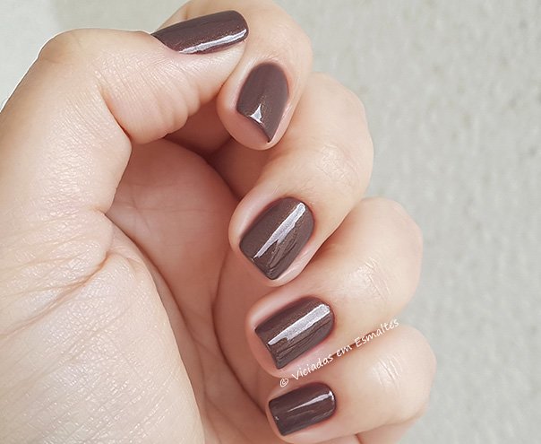 Unhas com Esmalte Preta Gil Efeito Gel Hip Hop