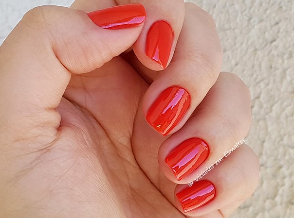 Unhas com Esmalte de Unha Anitta Menina Ma