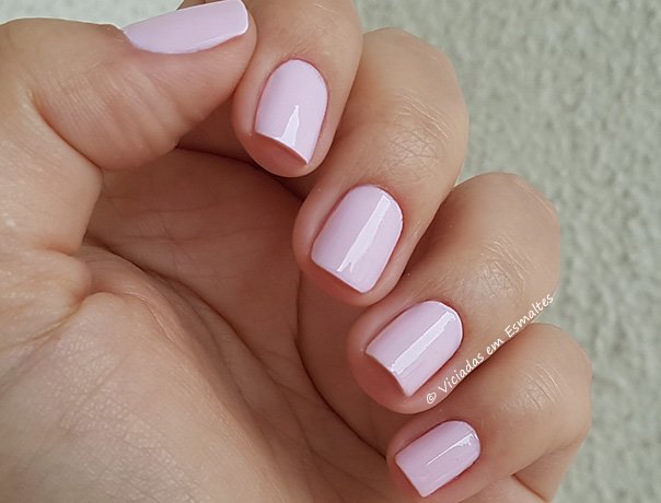 Unhas com Esmalte DNA Italy Lavanda