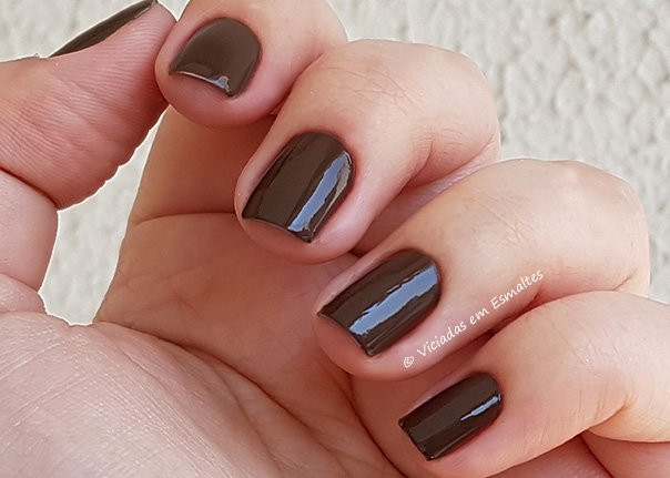Unhas com Esmalte Impala Ataque Duplo