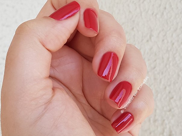 Unhas com Esmalte Impala Sandy Segredo